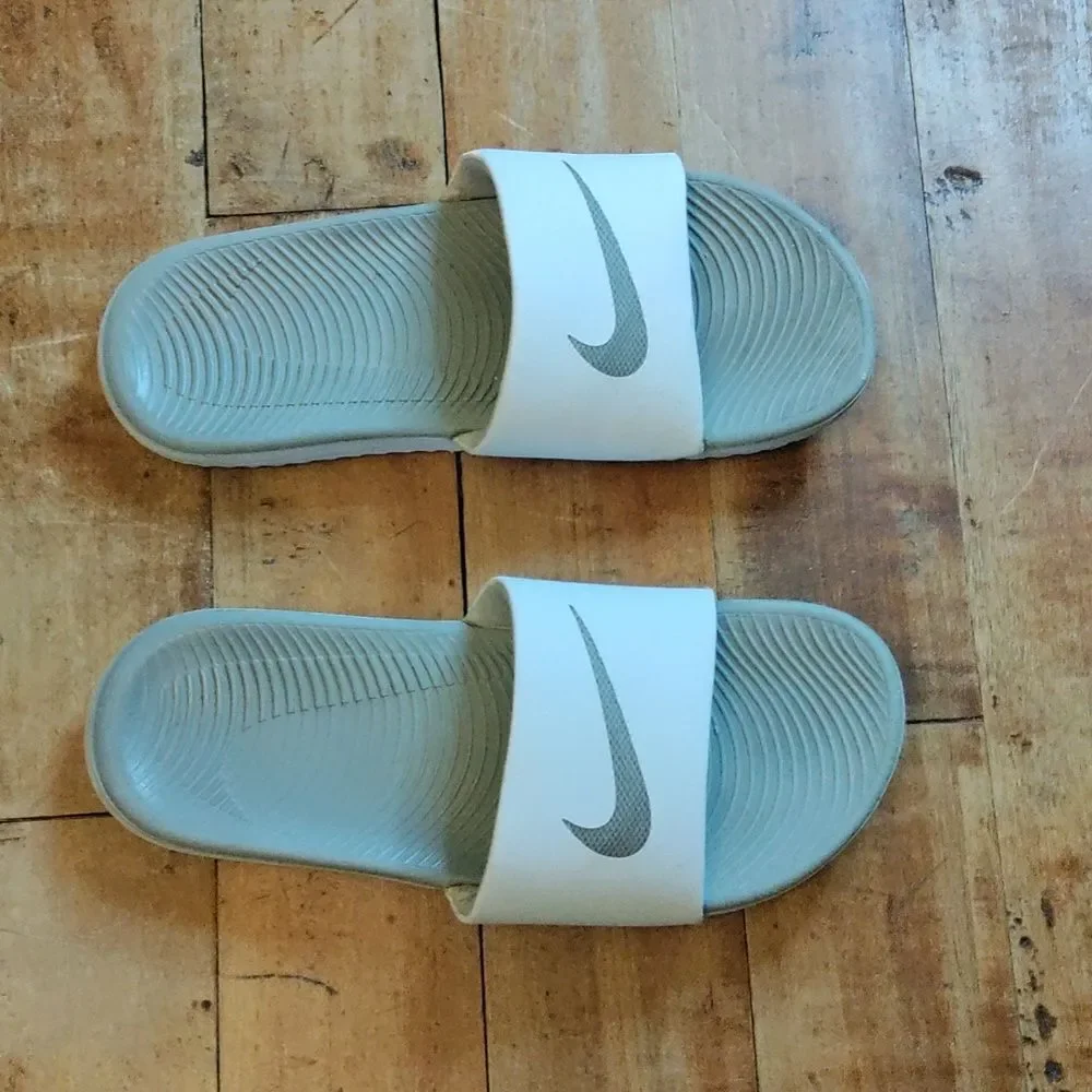 Nike Slides White Gray Sandals Size 7 Summer Vacation Beach Unisex
